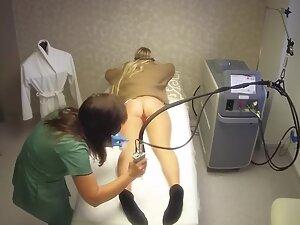 Tight buttocks and yummy pussy caught during depilation Picture 4
