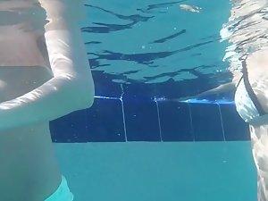 Little bubble butt inside swimming pool Picture 7