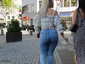 Shorty blonde got a phat ass in tight blue jeans