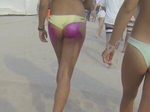 Perfect ass gets slapped with paint Picture 5