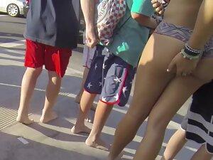 Perfect ass gets slapped with paint Picture 7