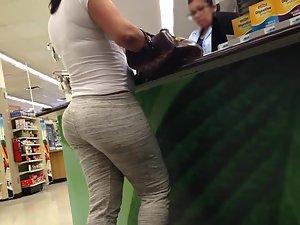 Big ass of a woman in the store Picture 2
