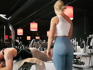 Spying a hot fitness influencer in the gym Picture 3