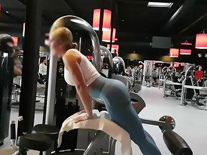Spying a hot fitness influencer in the gym Picture 5