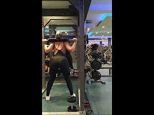Biggest sexy butt in the gym Picture 1