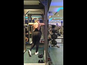 Biggest sexy butt in the gym Picture 2