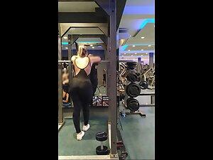 Biggest sexy butt in the gym Picture 4