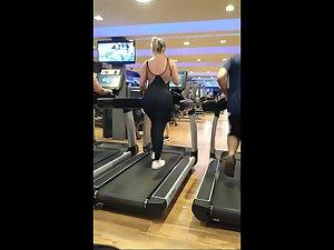 Biggest sexy butt in the gym Picture 5