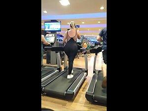 Biggest sexy butt in the gym Picture 6