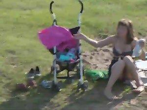 Peeping on her bulging panties in a park Picture 6