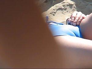 Camel toe on a beach Picture 6