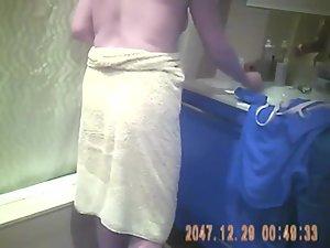 Chubby mature lady on a hidden cam Picture 3