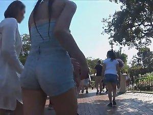 Unseen ass and wedgie of an asian girl Picture 7