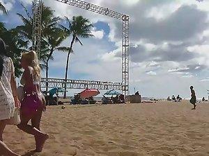 Dream location for voyeurism on beach Picture 6