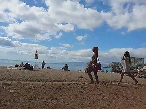 Dream location for voyeurism on beach Picture 7