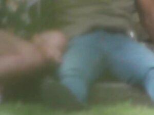 Kissing and pussy fingering is zoomed in by a voyeur Picture 5