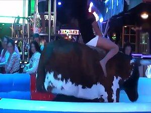 Accidental nudity on the mechanical bull Picture 3