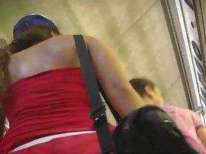 Tourist teen girl's ass seen in upskirt Picture 1
