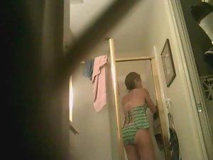 Adorable tan lines spied on a hot milf Picture 2