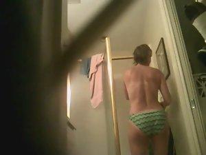 Adorable tan lines spied on a hot milf Picture 3