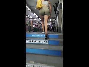 Following her sweet ass to the train and beyond Picture 6