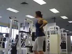 Spying her perfect ass during a workout Picture 7