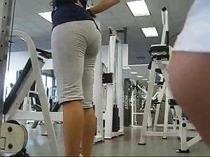 Spying her perfect ass during a workout Picture 8