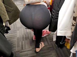 Amazing ass and thong mooning the voyeur Picture 5