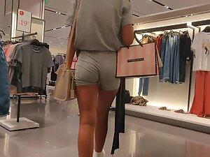 Perfectly rounded ass cheeks in shopping mall Picture 2
