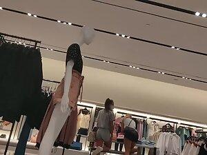 Perfectly rounded ass cheeks in shopping mall Picture 3