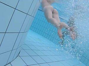 Voyeur swims near naked girls in swimming pool Picture 3