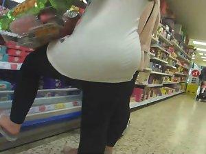 Fatty in tights at the supermarket Picture 3