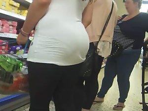 Fatty in tights at the supermarket Picture 7