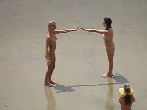 Nudist ladies walking and posing for photos Picture 5