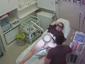 Thick milf gets pussy hair removal by a professional Picture 2