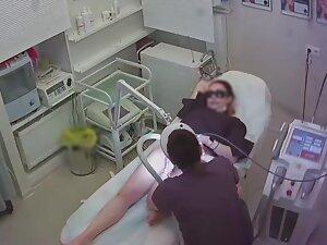 Thick milf gets pussy hair removal by a professional Picture 3