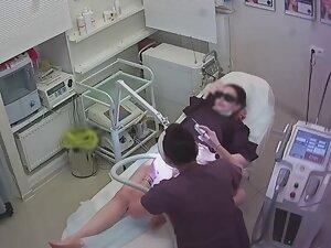 Thick milf gets pussy hair removal by a professional Picture 4