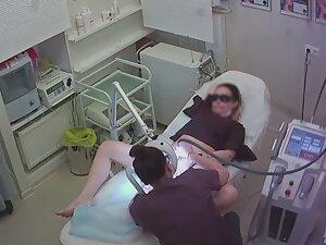 Thick milf gets pussy hair removal by a professional Picture 7