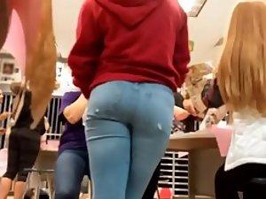 Sexy ass of a schoolgirl in jeans Picture 1