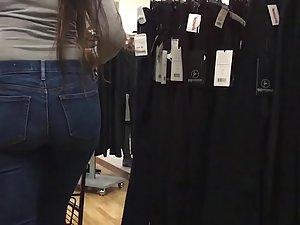 Peeping an adorable girl for a long time Picture 6