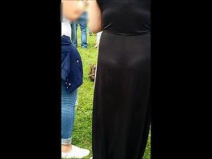 Milf is unaware that her ass and thong is showing Picture 5