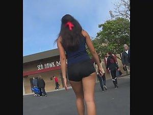 Sporty girl with nice wide ass in shorts Picture 4