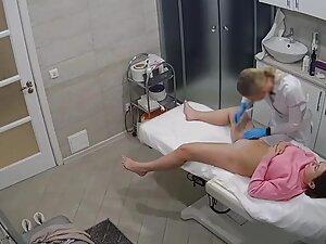 Spying on cute girl while her pussy gets smooth Picture 2