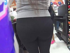 Visible thong panty line on very big ass Picture 1