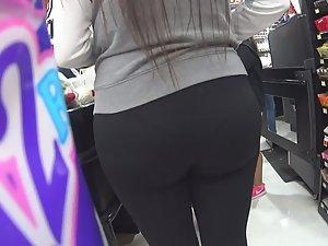 Visible thong panty line on very big ass Picture 2