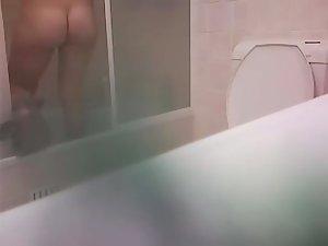 Blonde sister showers and shaves legs Picture 4