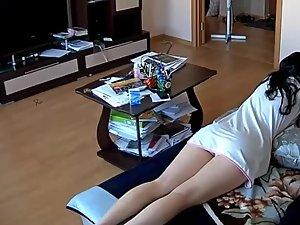 Spying friend's girl with a hidden camera Picture 2