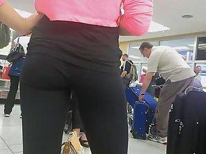 Sweet cheeks of a teenage hottie