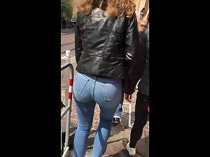Curly girl fills up her jeans in just the right way Picture 5