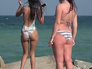 Unwanted voyeur porn video of hot girl posing at beach Picture 3